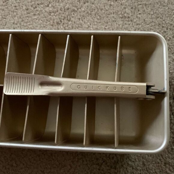 Frigidaire Quickube 16 Cube Metal Ocean Cube Tray - Picture 2 of 8